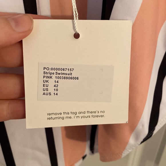 Missguided One-piece Swimsuit - Picture 3 of 4